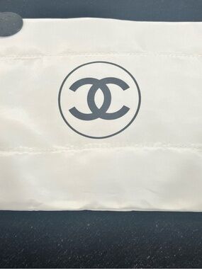 GWP Brand New Chanel white Puffy Makeup Pouch/Clutch/ iPAD Case (large size)
